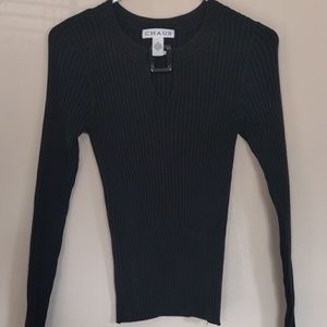 Sweater. Longsleeve. Key hole. Black